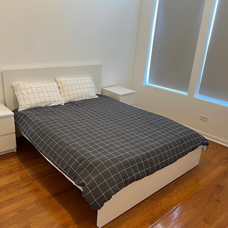 Adorable 2 Bedroom Apartment With Free Street Parking Chicago Zewnętrze zdjęcie